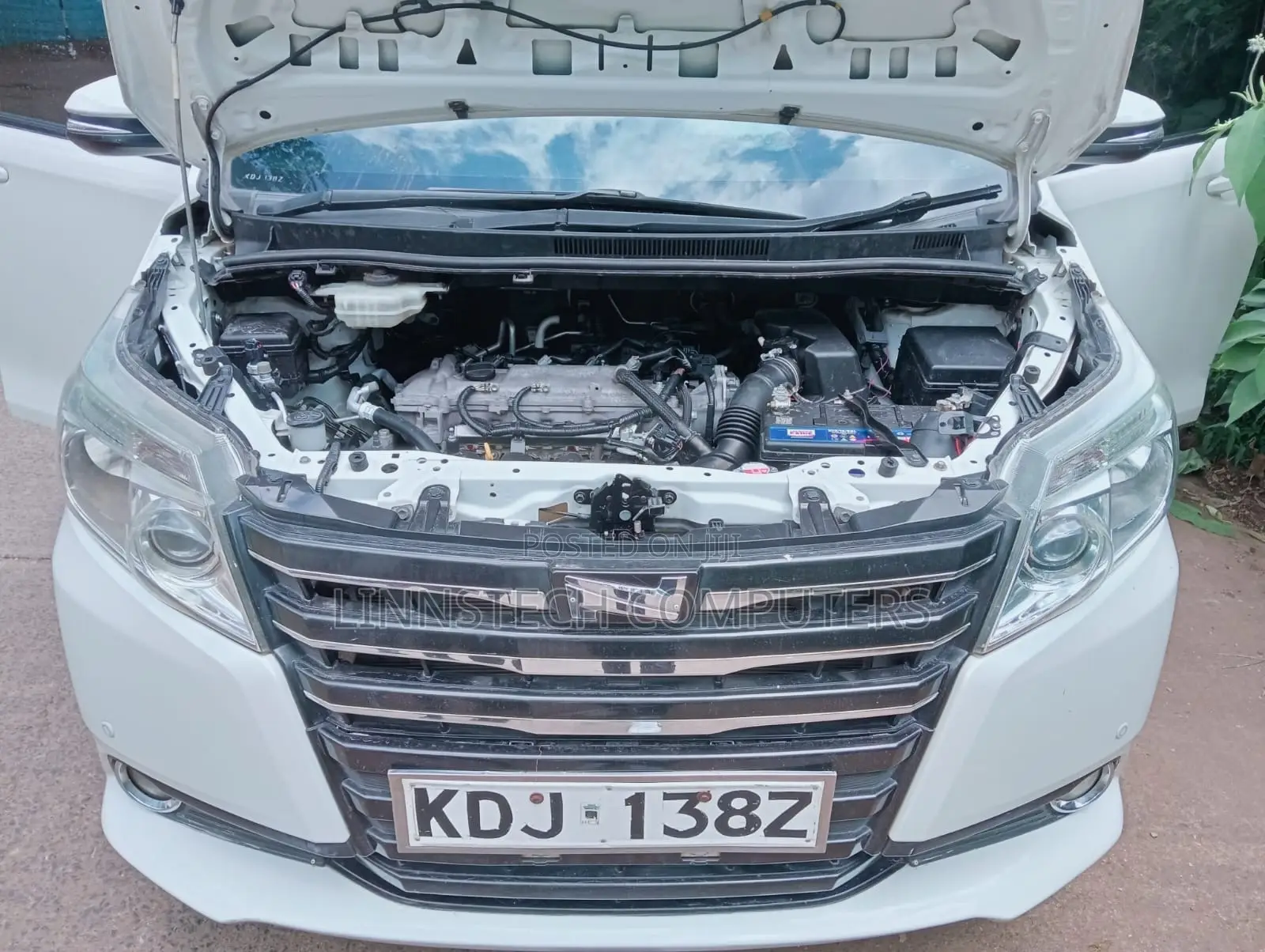 Toyota Noah 2015 Pearl