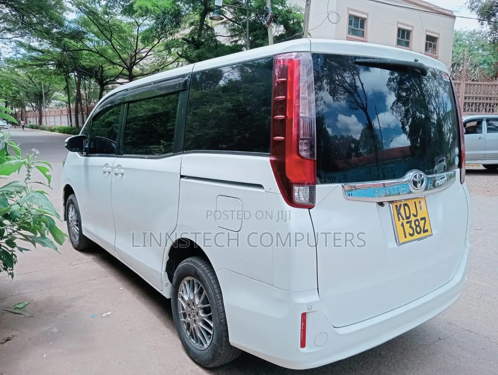 Toyota Noah 2015 Pearl