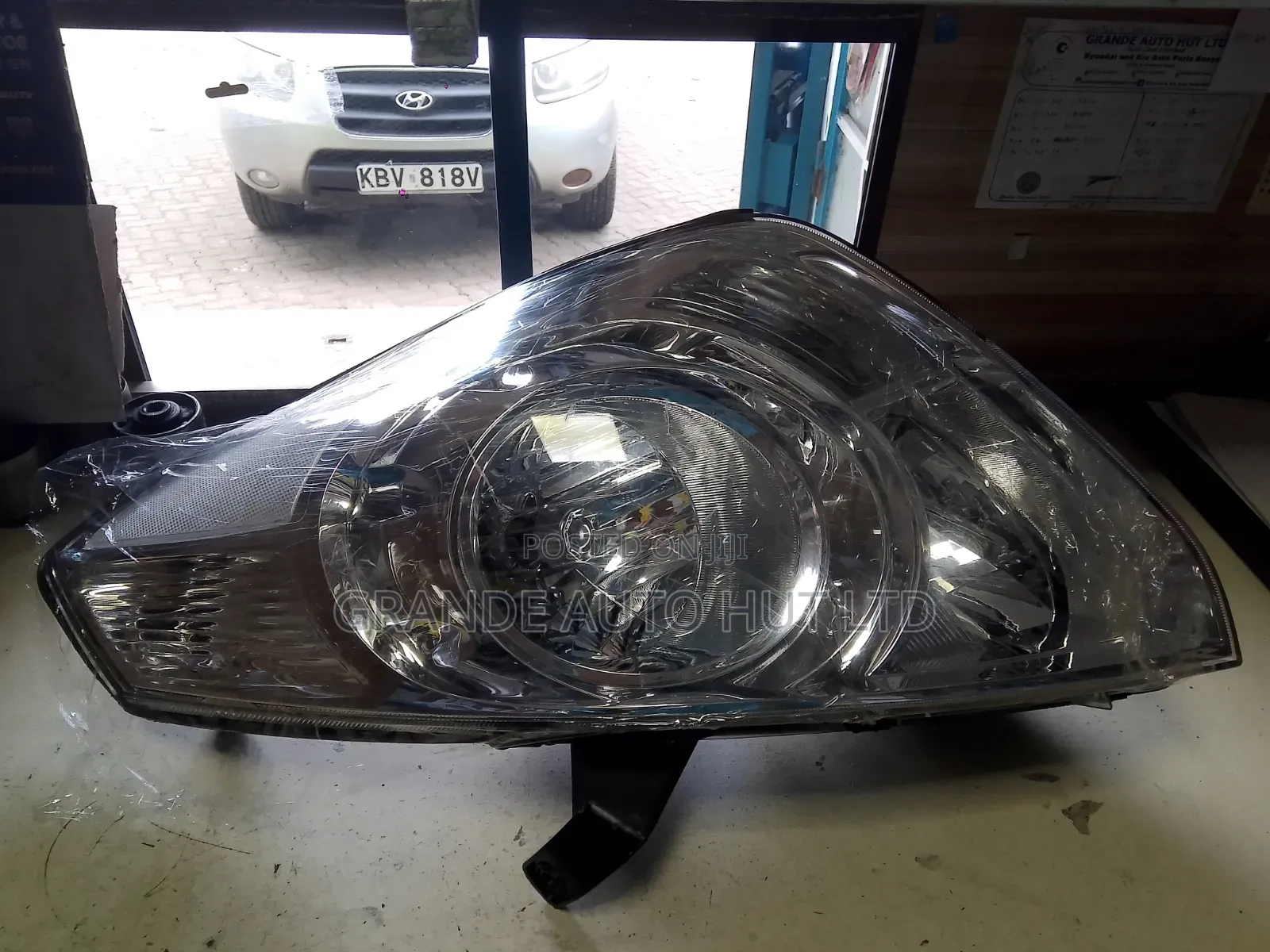 Head Lamp Left Hyundai H1/Starex(Yebi Brand)