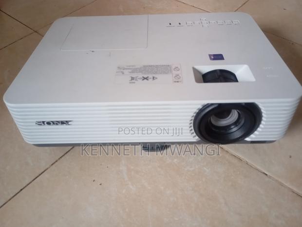 Sony Projector VPL-Dx 220 - main view