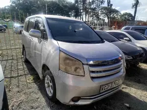 Toyota Noah 2009 Silver