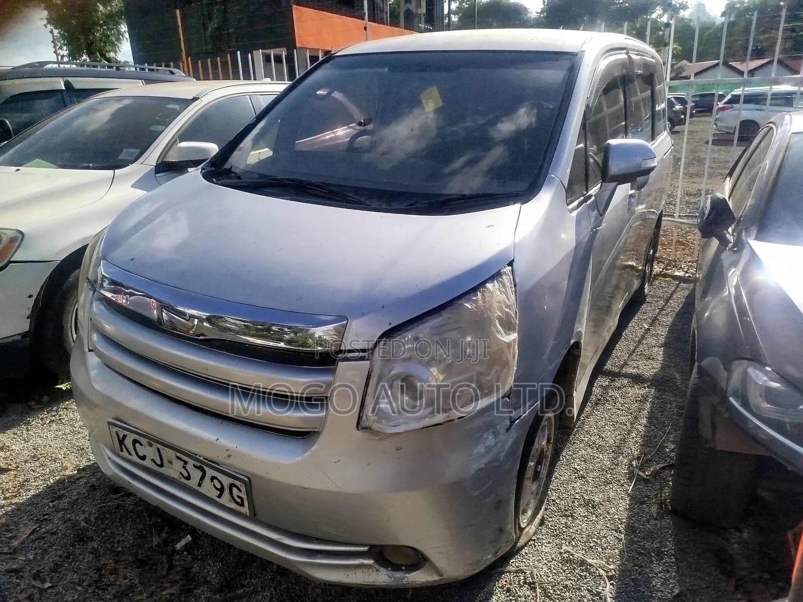 Toyota Noah 2009 Silver