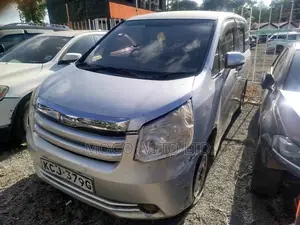 Toyota Noah 2009 Silver
