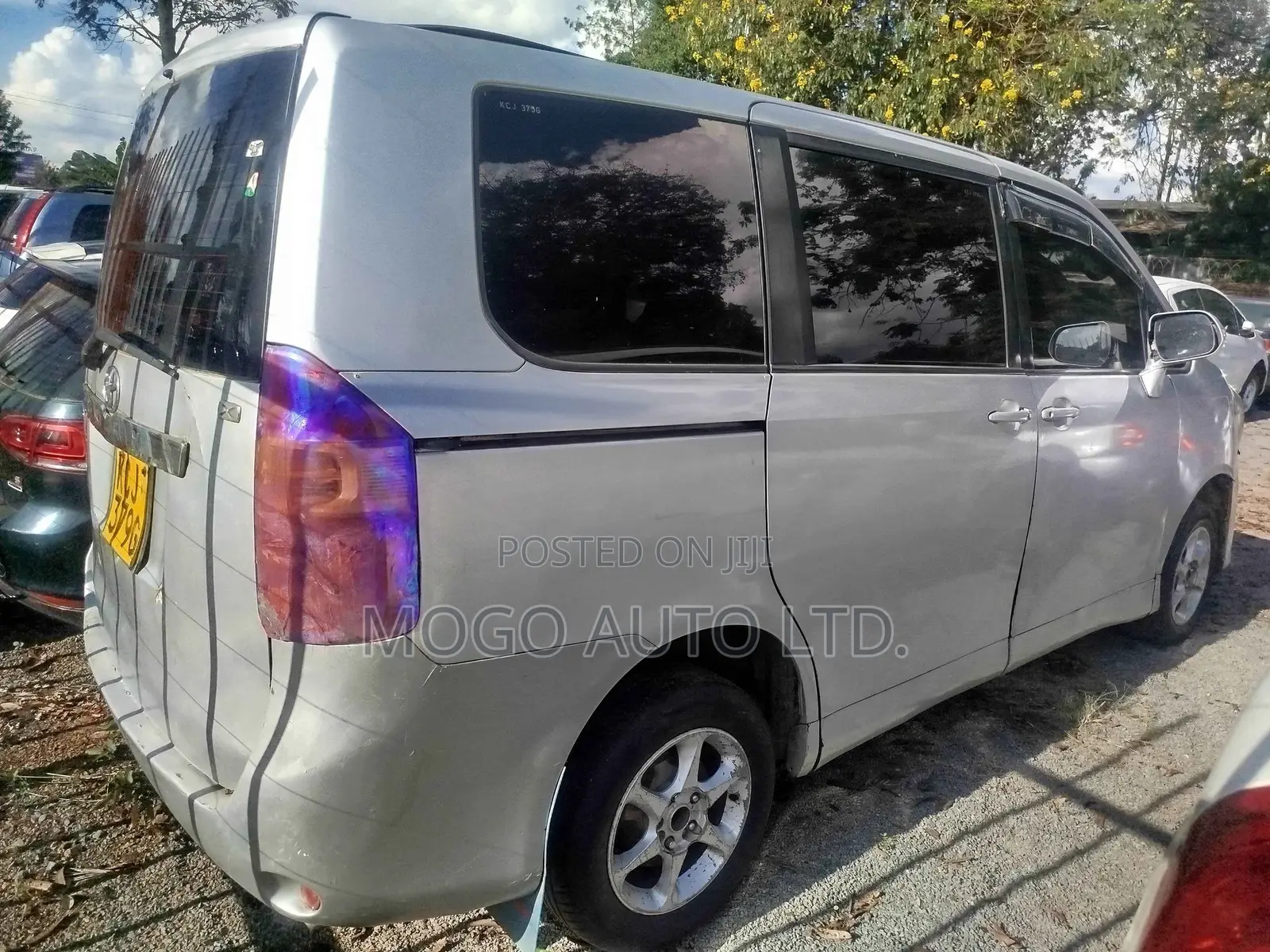 Toyota Noah 2009 Silver