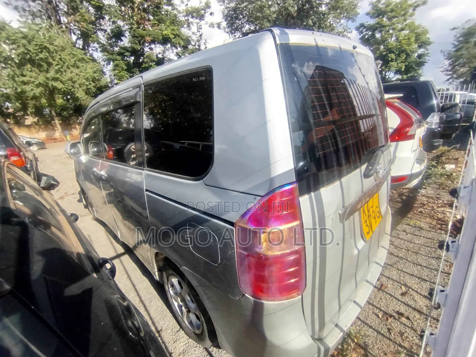 Toyota Noah 2009 Silver