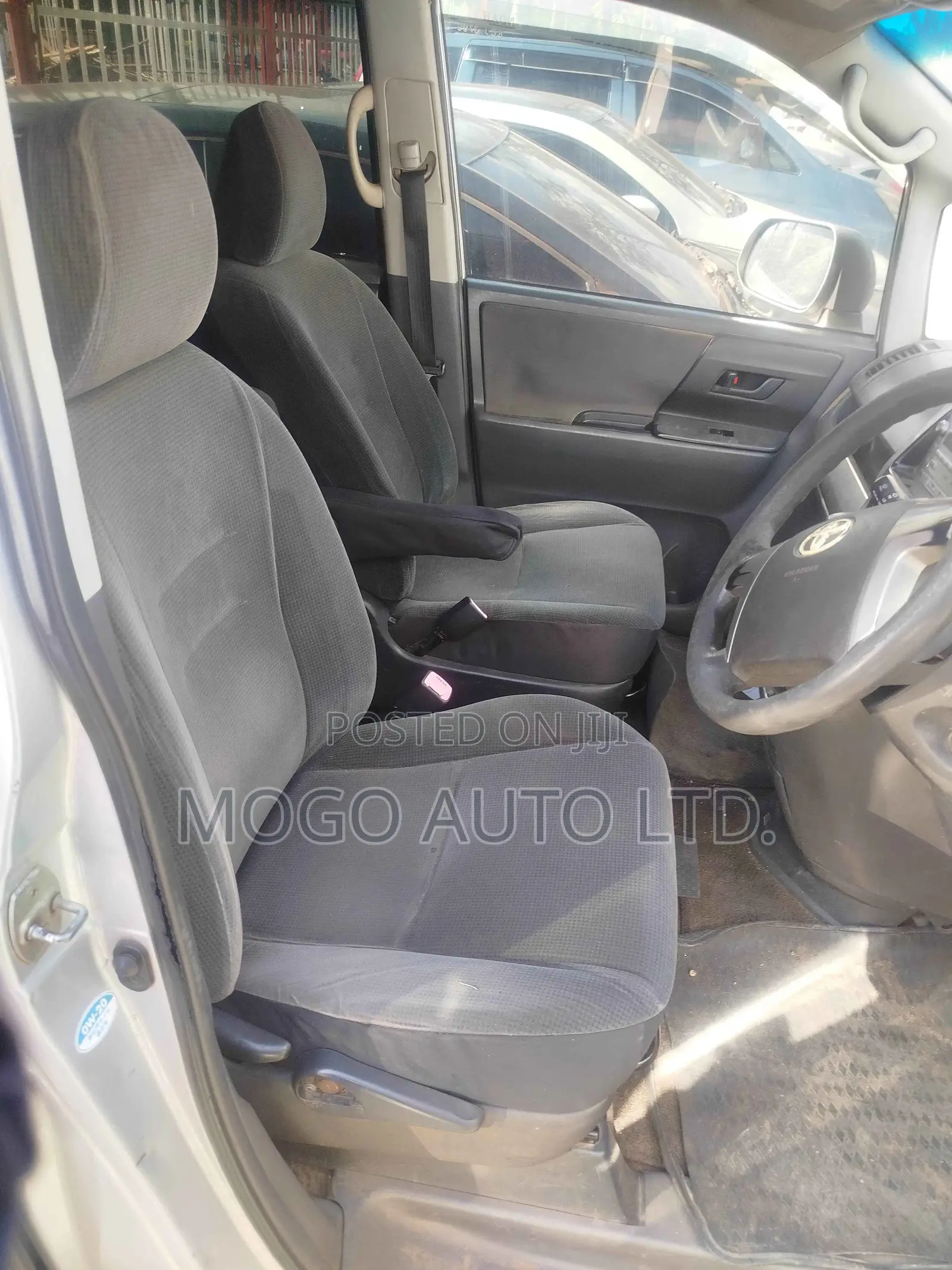 Toyota Noah 2009 Silver