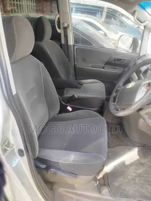 Toyota Noah 2009 Silver