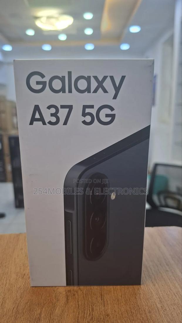 New Samsung Galaxy A37 128 GB Black - thumbnail 2