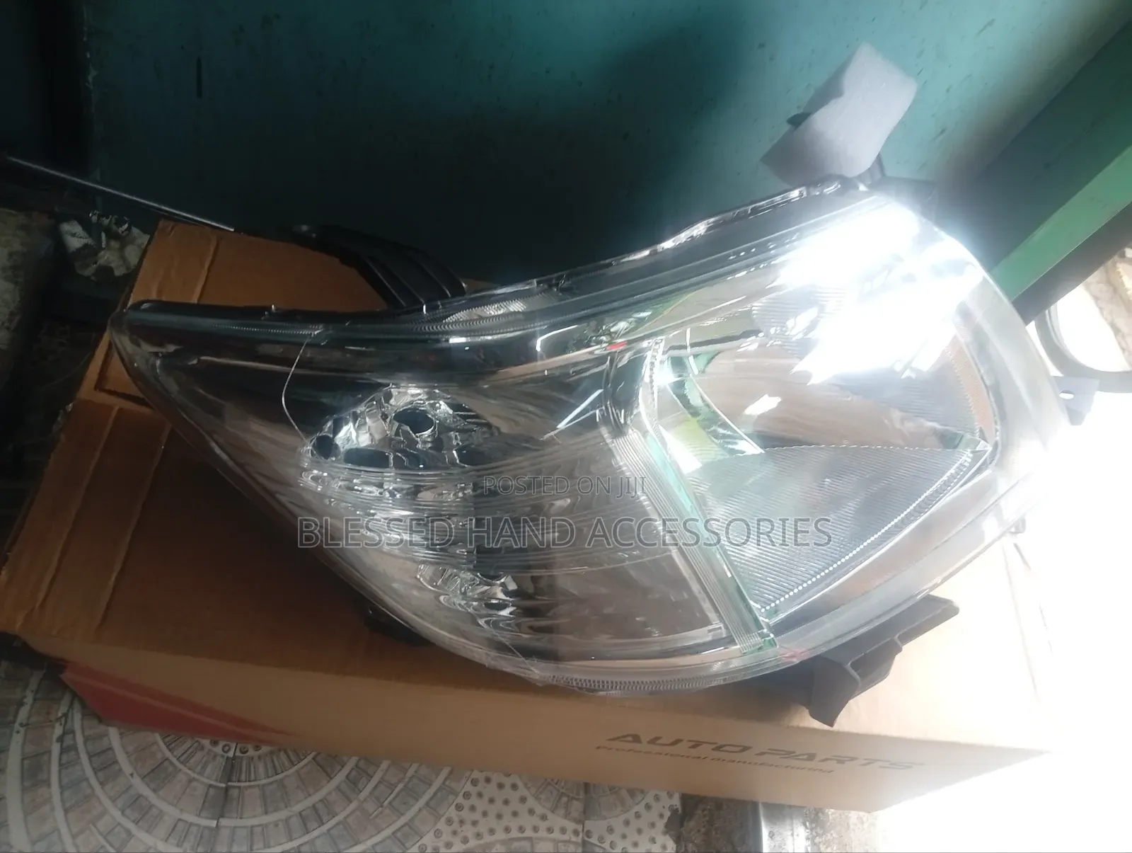 Headlight Hilux Vigo 2012