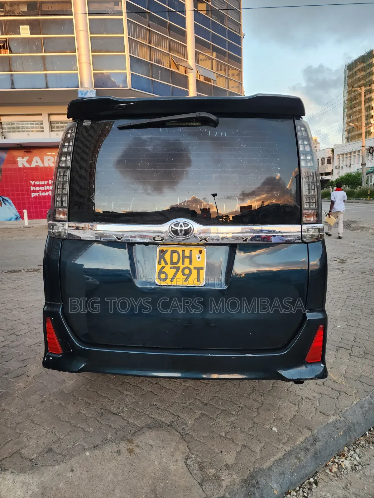 Toyota Voxy 2015 Blue