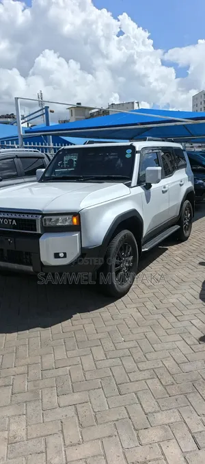 Toyota Land Cruiser Prado 2.8 2023 Pearl