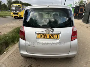 Toyota Ractis 2006 Silver