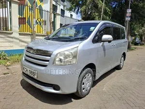 Toyota Noah 2.0 158hp FWD (8 Seater) 2009 Silver