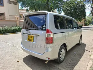Toyota Noah 2.0 158hp FWD (8 Seater) 2009 Silver