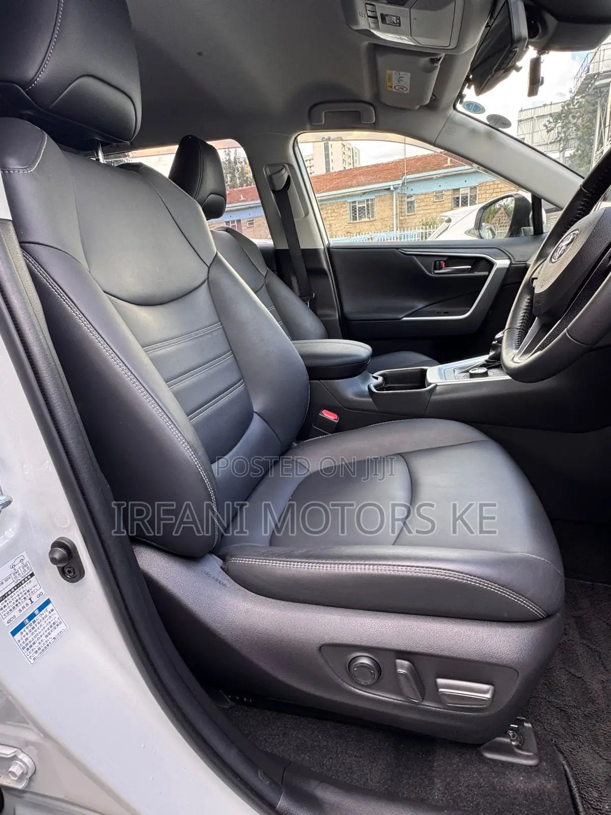 Toyota RAV4 LE FWD 2019 White