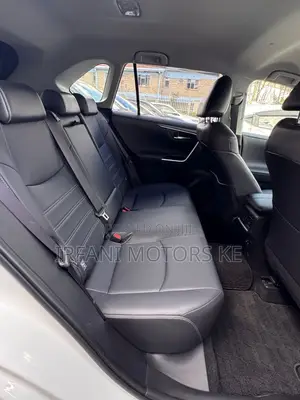 Toyota RAV4 LE FWD 2019 White
