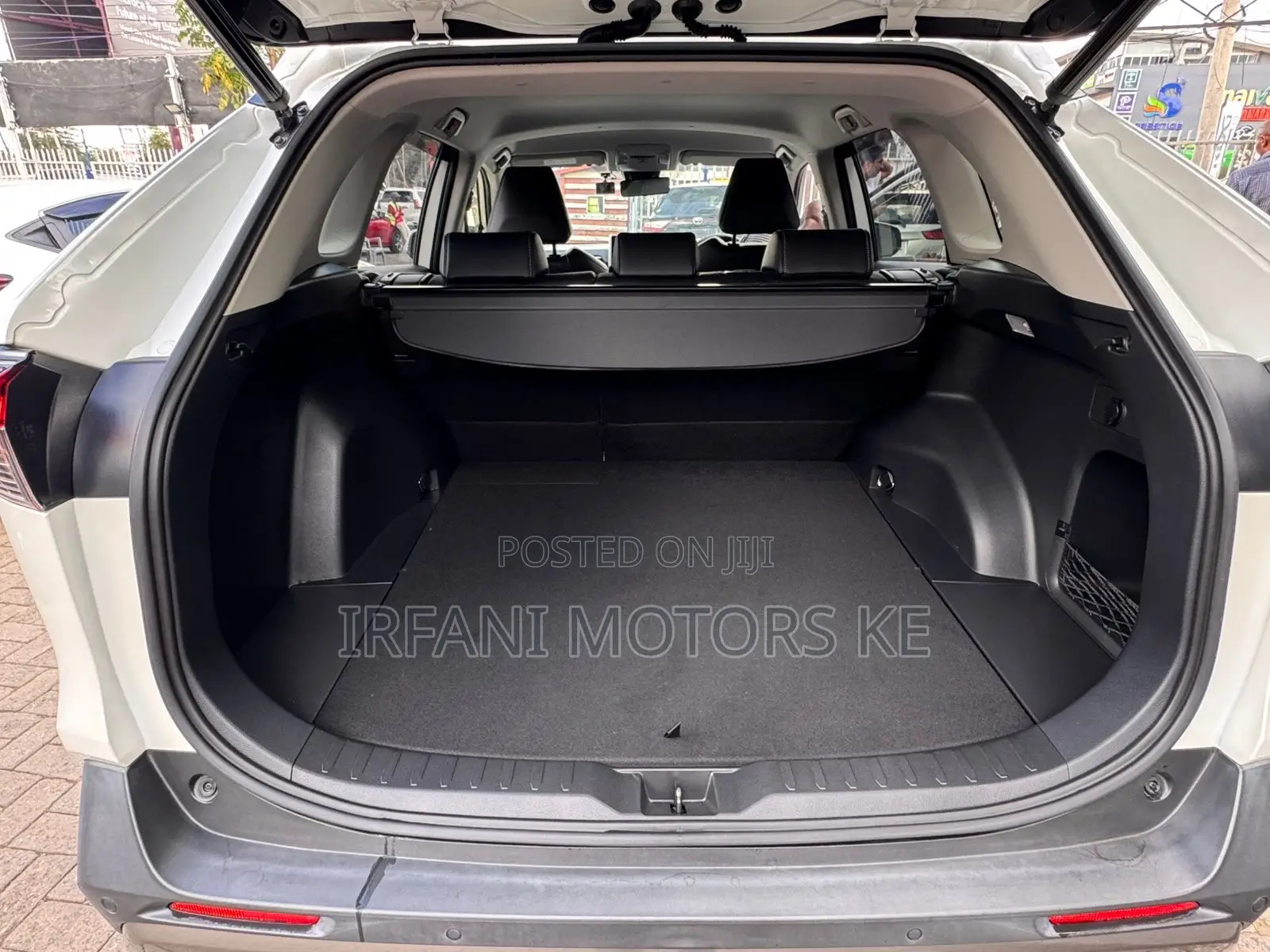 Toyota RAV4 LE FWD 2019 White