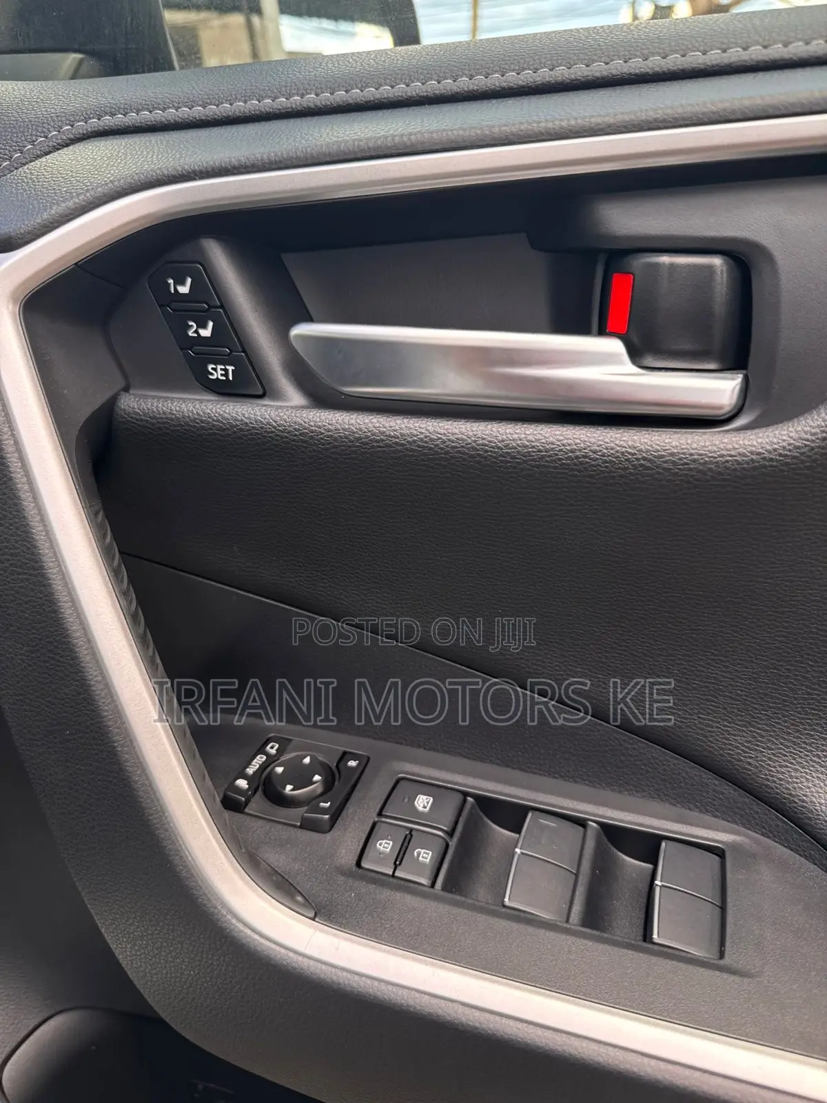 Toyota RAV4 LE FWD 2019 White
