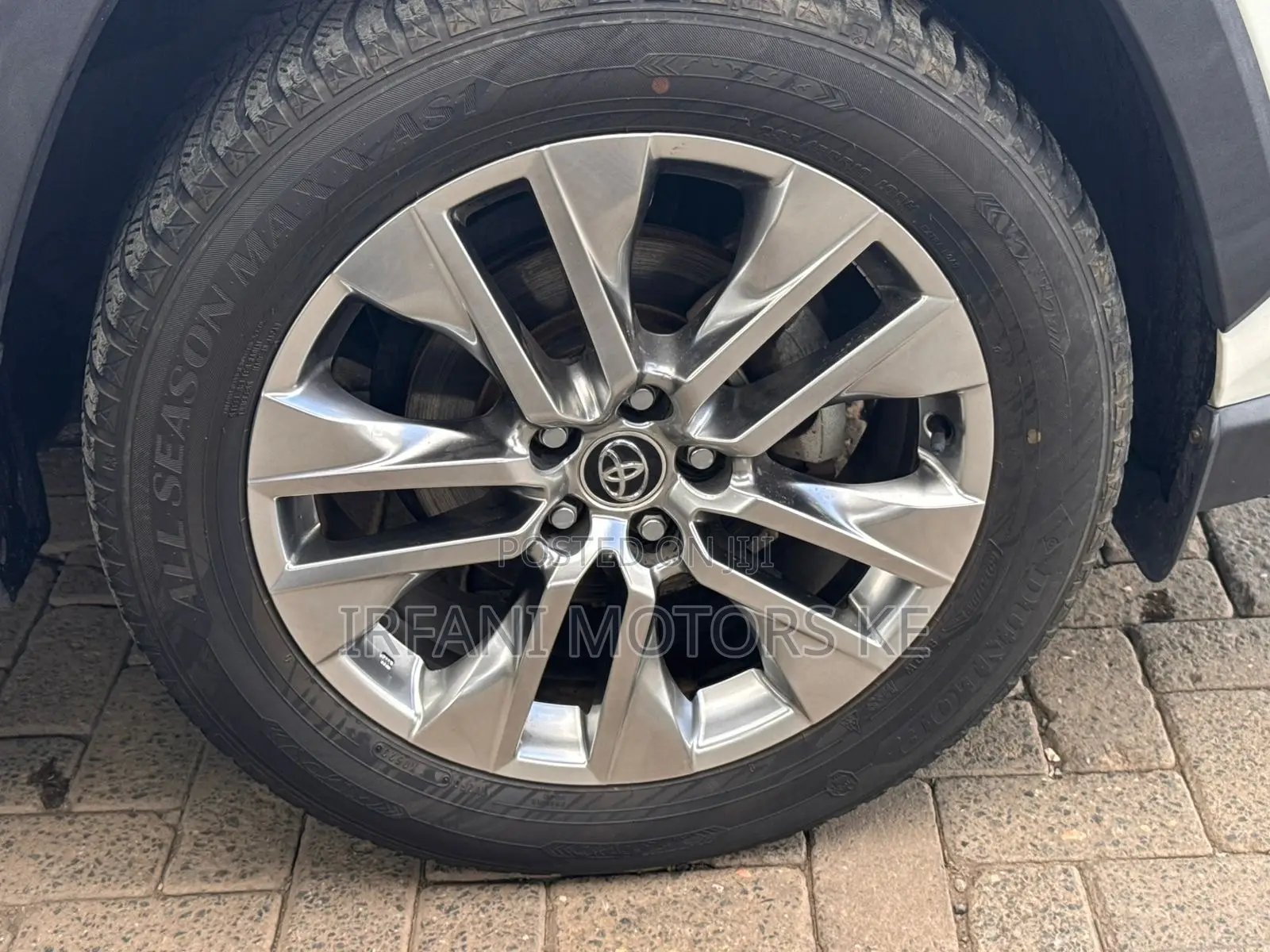 Toyota RAV4 LE FWD 2019 White