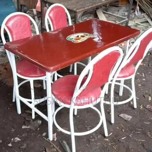 Svelte Red Restaurant Set