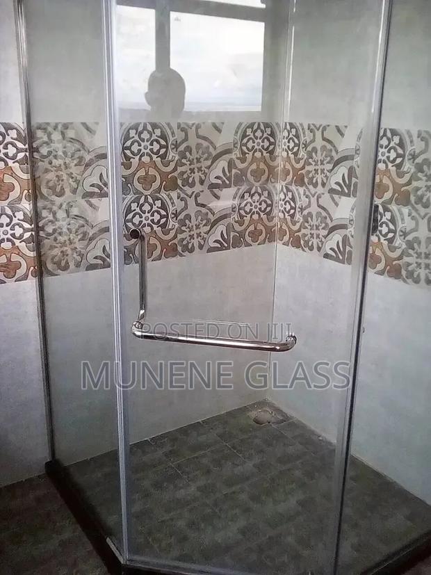 Cubicle Glass Enclosure - thumbnail 2