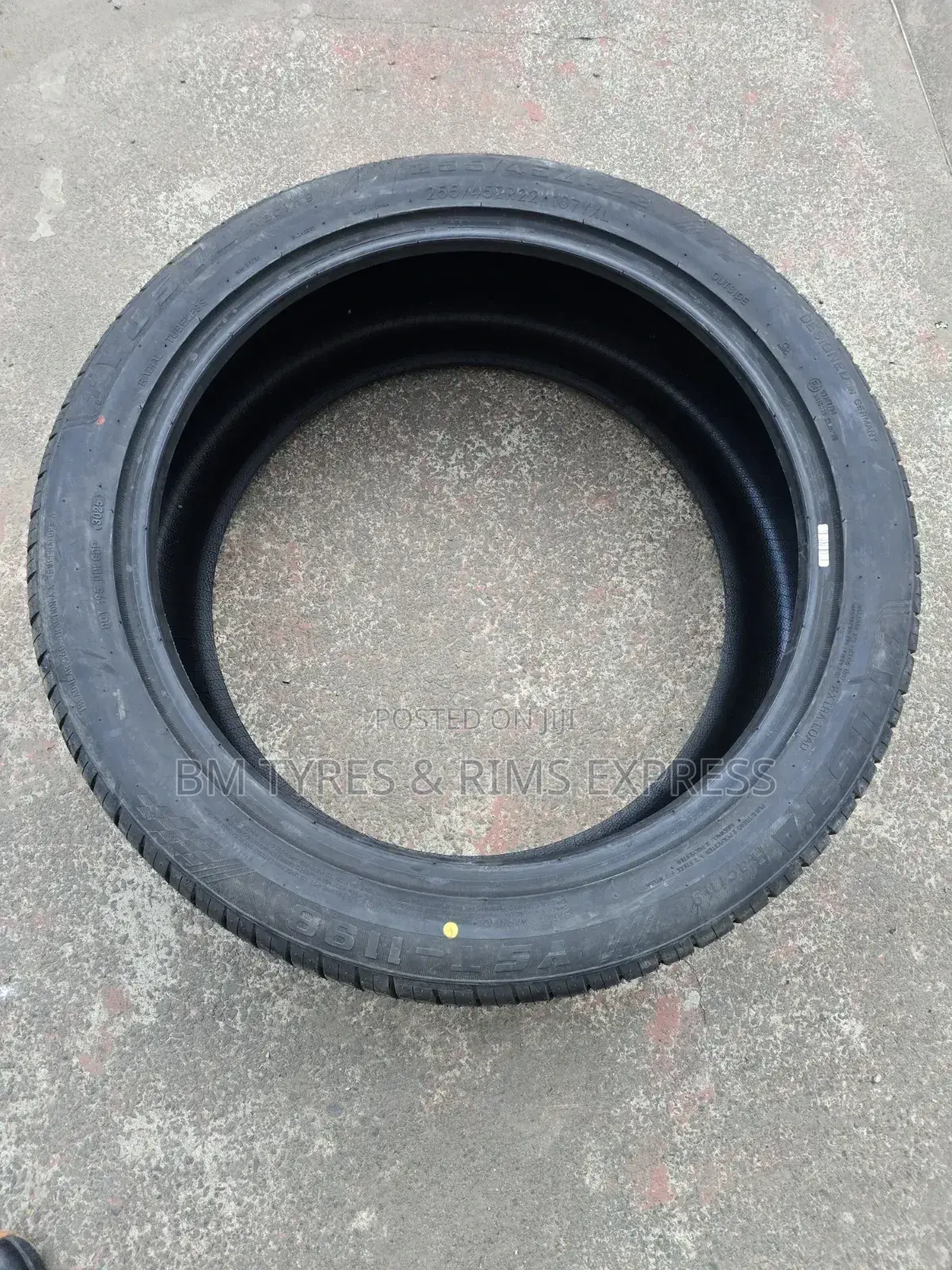 255 /45 R22 Yusta
