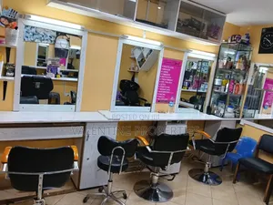 Salon for Sale in Marurui/Thome