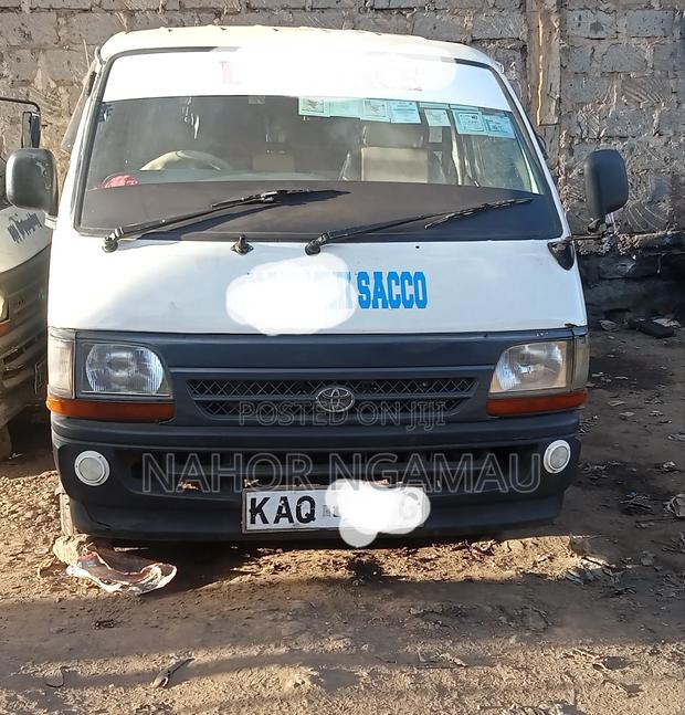 Toyota HiAce 2001 White