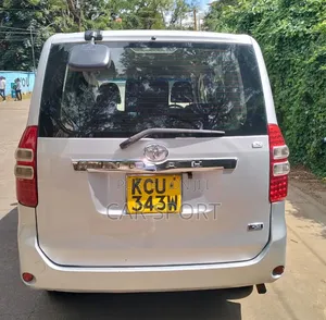 Toyota Noah 2011 Silver