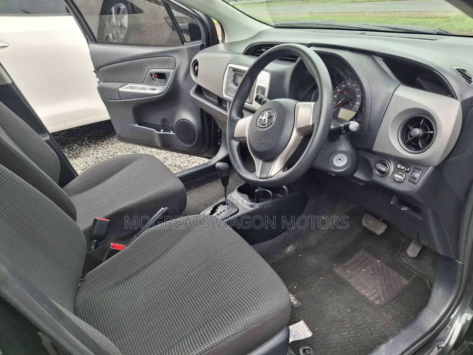 Toyota Vitz 2017 Black