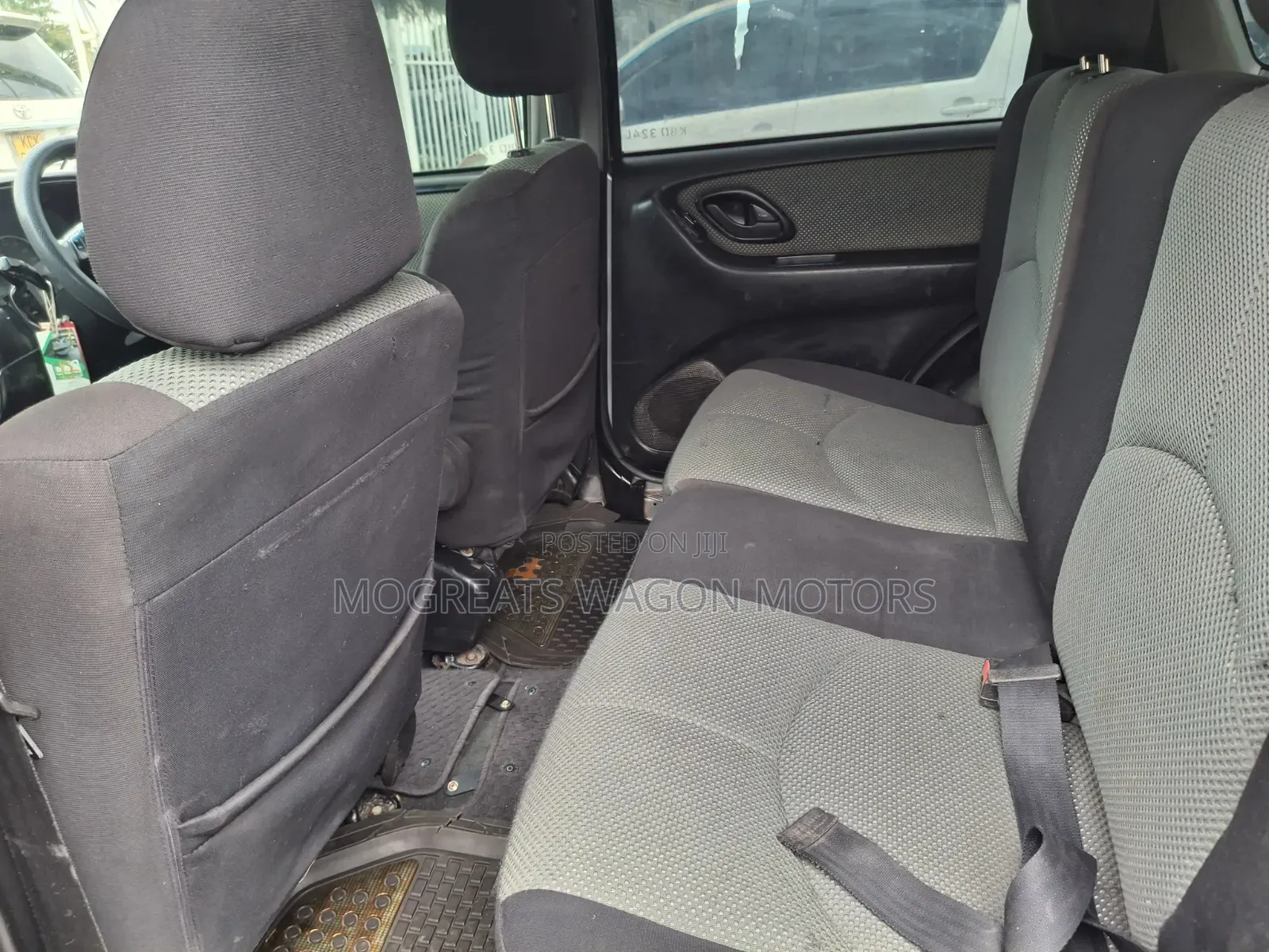 Mazda Tribute 2004 Silver