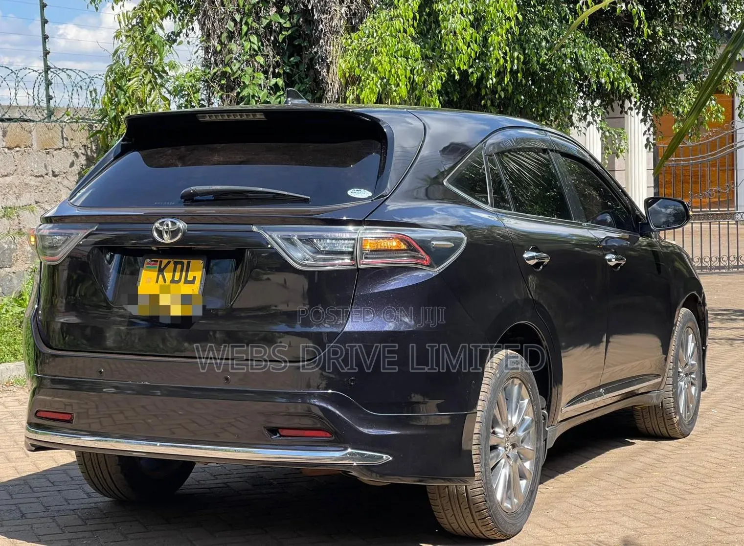 Toyota Harrier 2.0 4WD 2016 Black