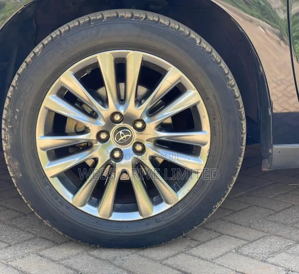 Toyota Harrier 2.0 4WD 2016 Black