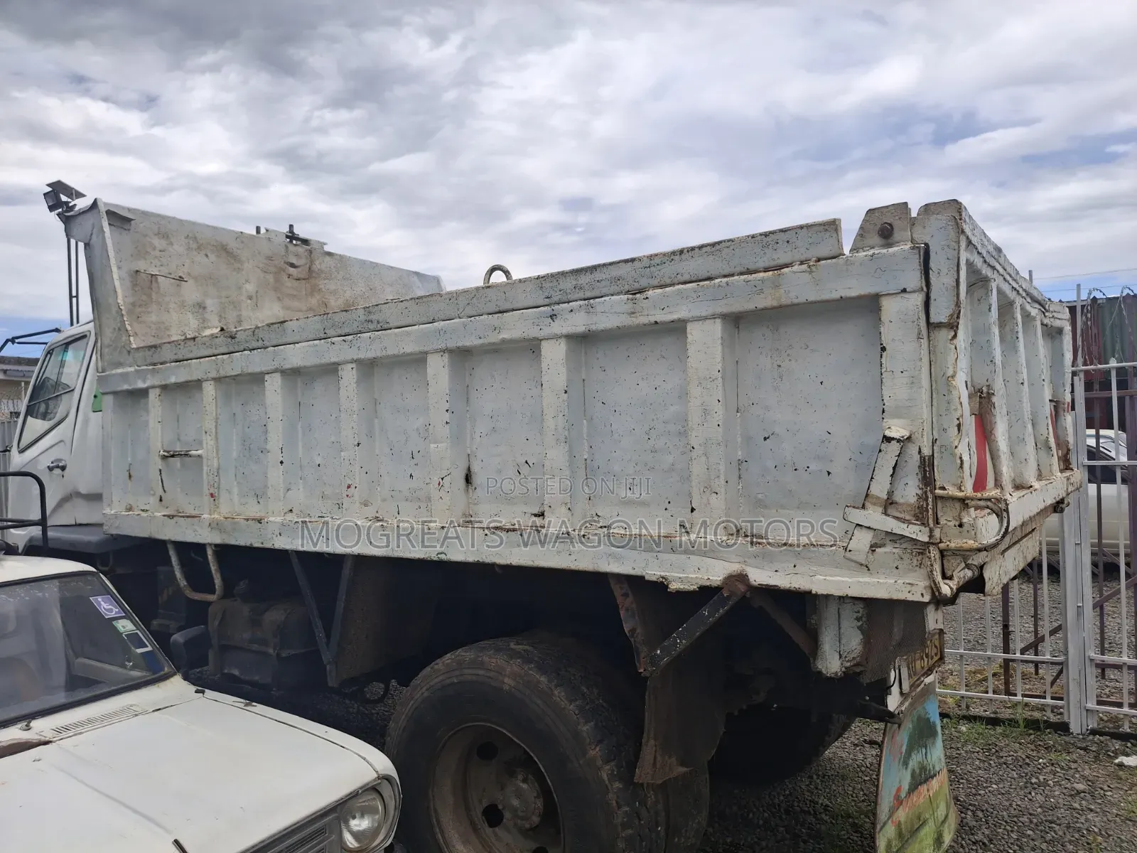 Mitsubishi Tipper