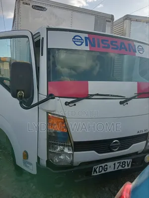 Nissan Atlas 2015 White