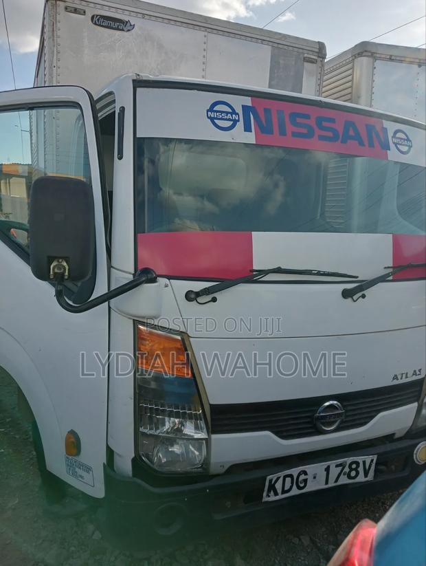 Nissan Atlas 2015 White - main view