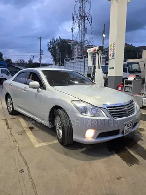 Toyota Crown 2012 Silver