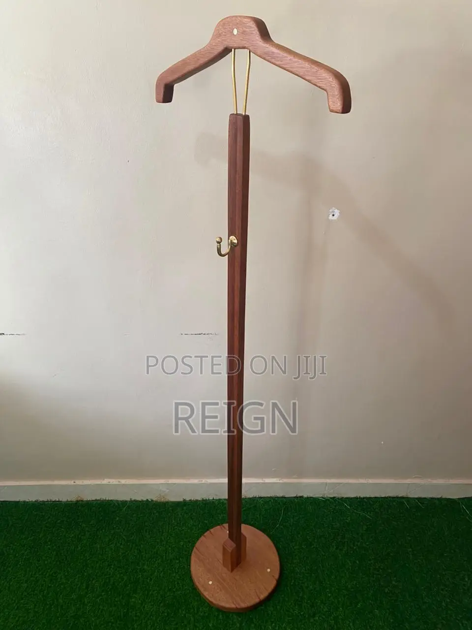 Executive Mahogany Trench Coat/Suit Hanger With Accessories Hock