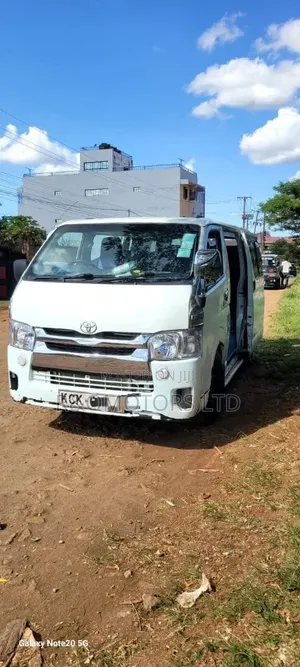 Toyota HiAce 2012 White