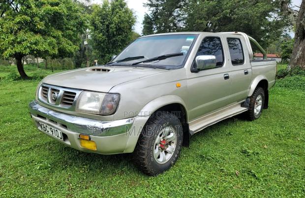 Nissan Double Cab - thumbnail 2