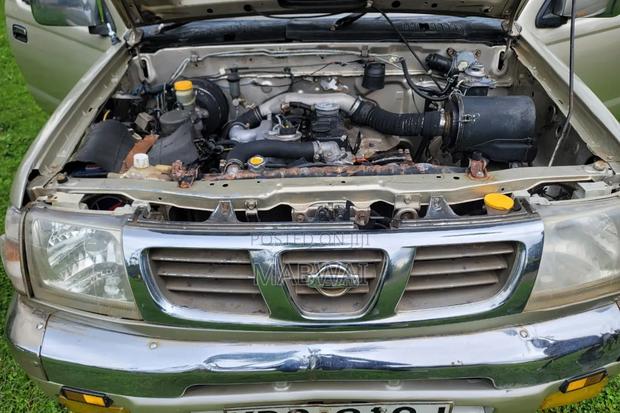 Nissan Double Cab - thumbnail 6