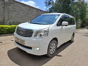 Toyota Noah 2.0 158hp FWD (8 Seater) 2013 White