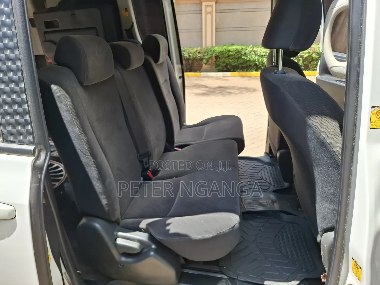 Toyota Noah 2.0 158hp FWD (8 Seater) 2013 White