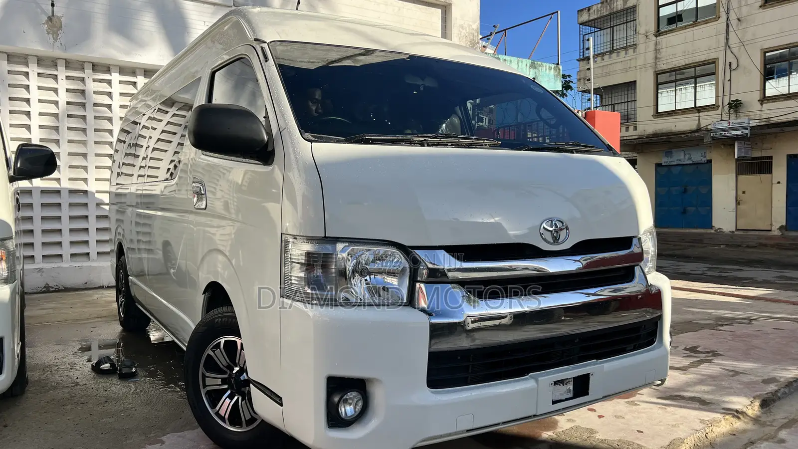 Toyota HiAce 2019 White