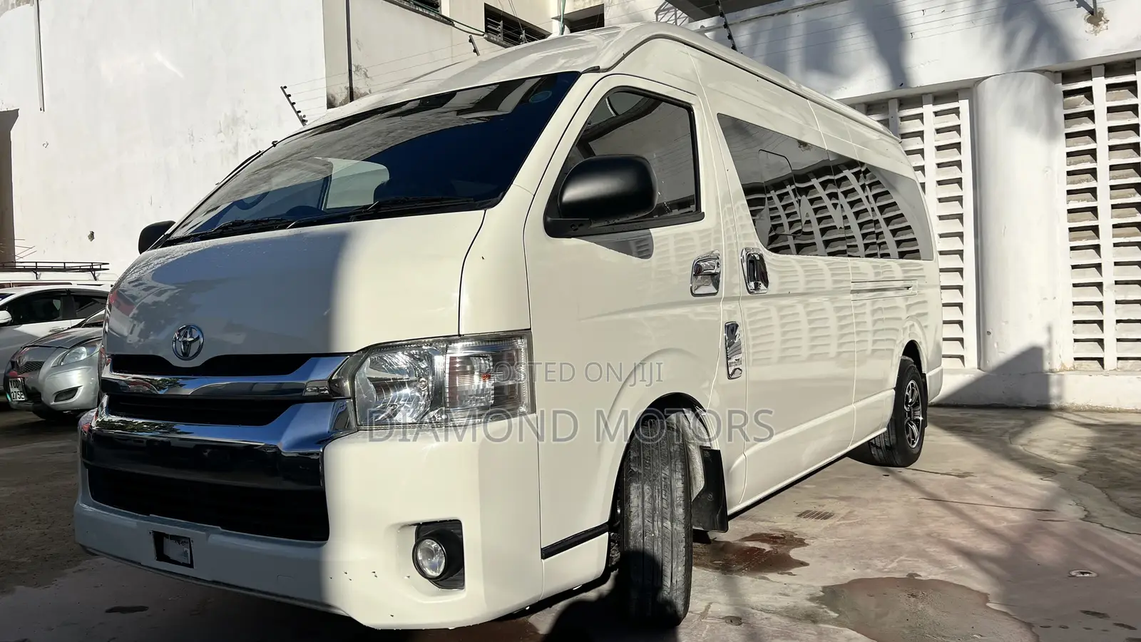 Toyota HiAce 2019 White