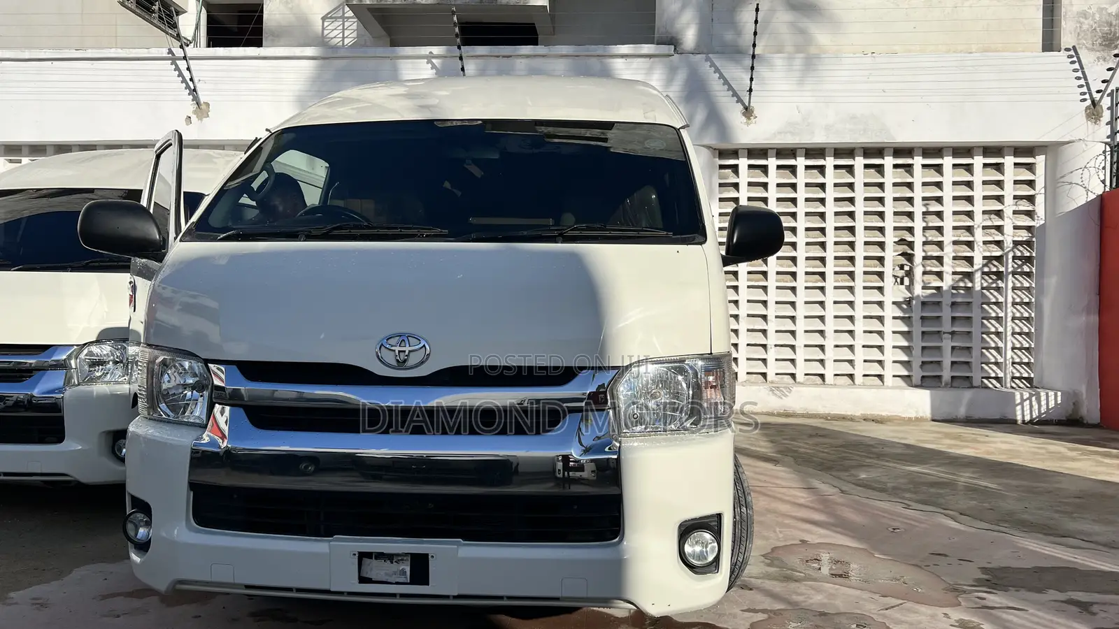 Toyota HiAce 2019 White