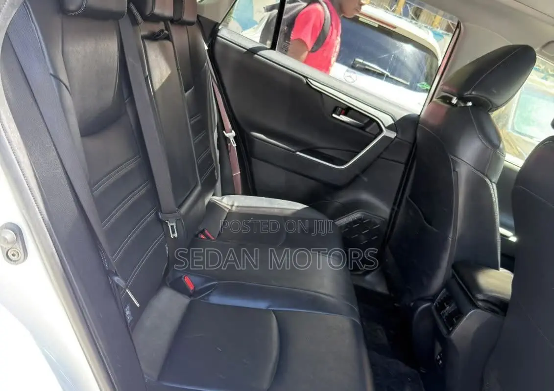 Toyota RAV4 2019 Pearl