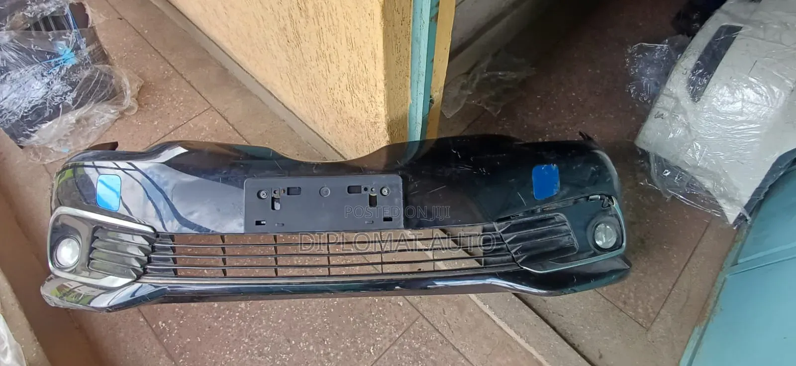 Auris 2018 Front Bumper Complete.
