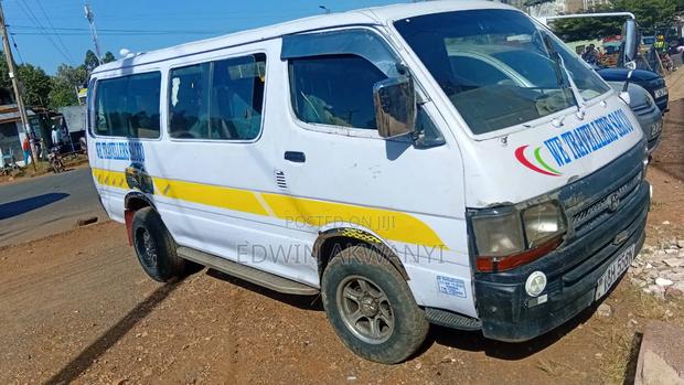 Toyota HiAce 2003 White - thumbnail 4