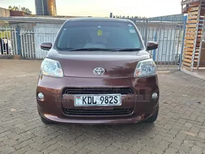 Toyota Porte 2016 Purple